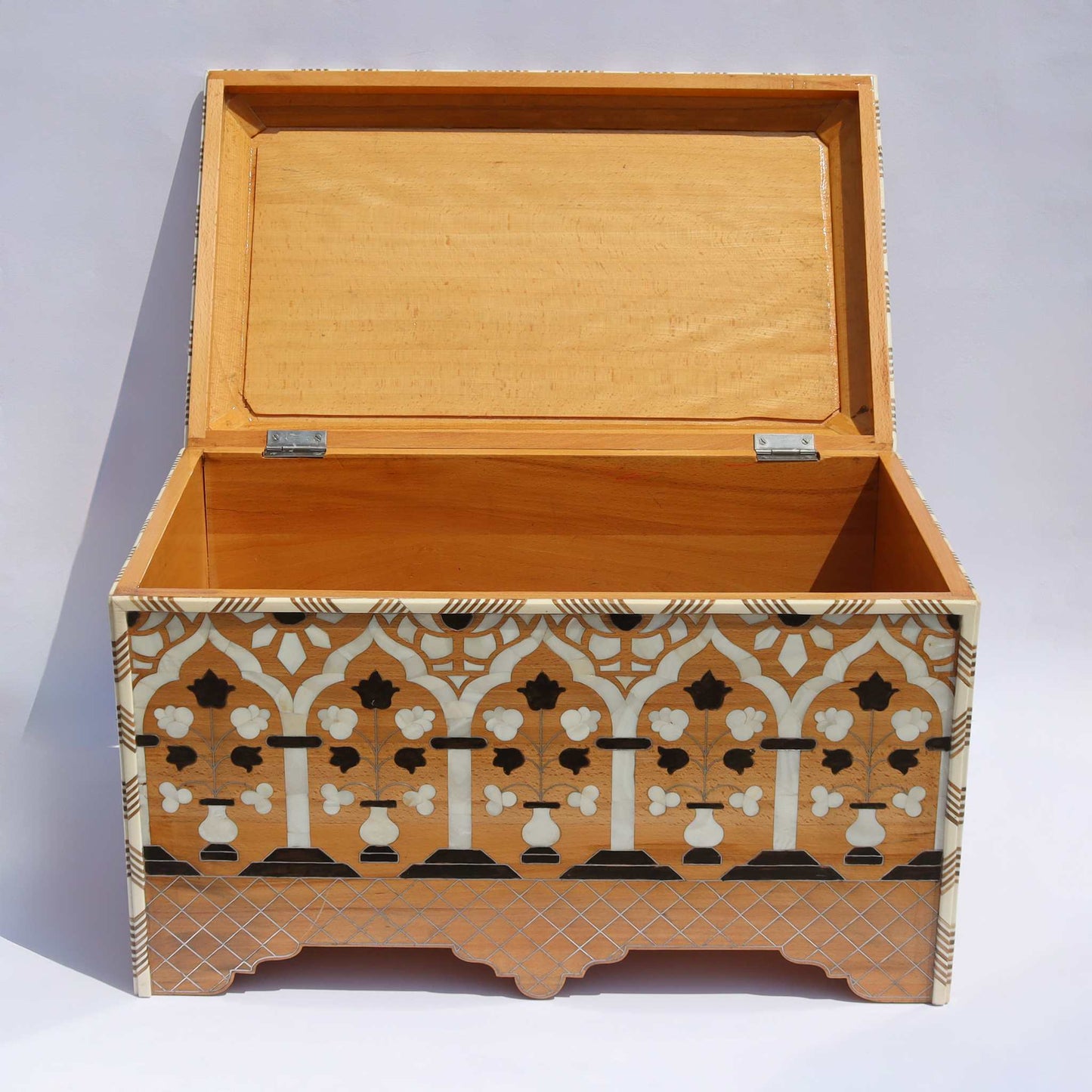 Sadaf Box Flowered Medium
