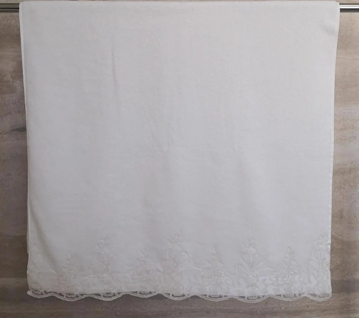 Bath Towel with Ecru Flower Lace Accessories Pieces