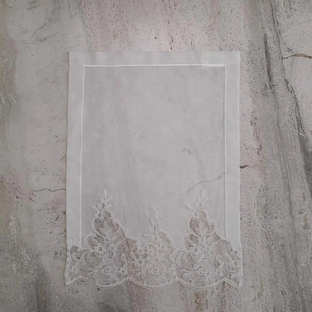 Linen Towel with Ecru Flower Lace Accessories Pieces