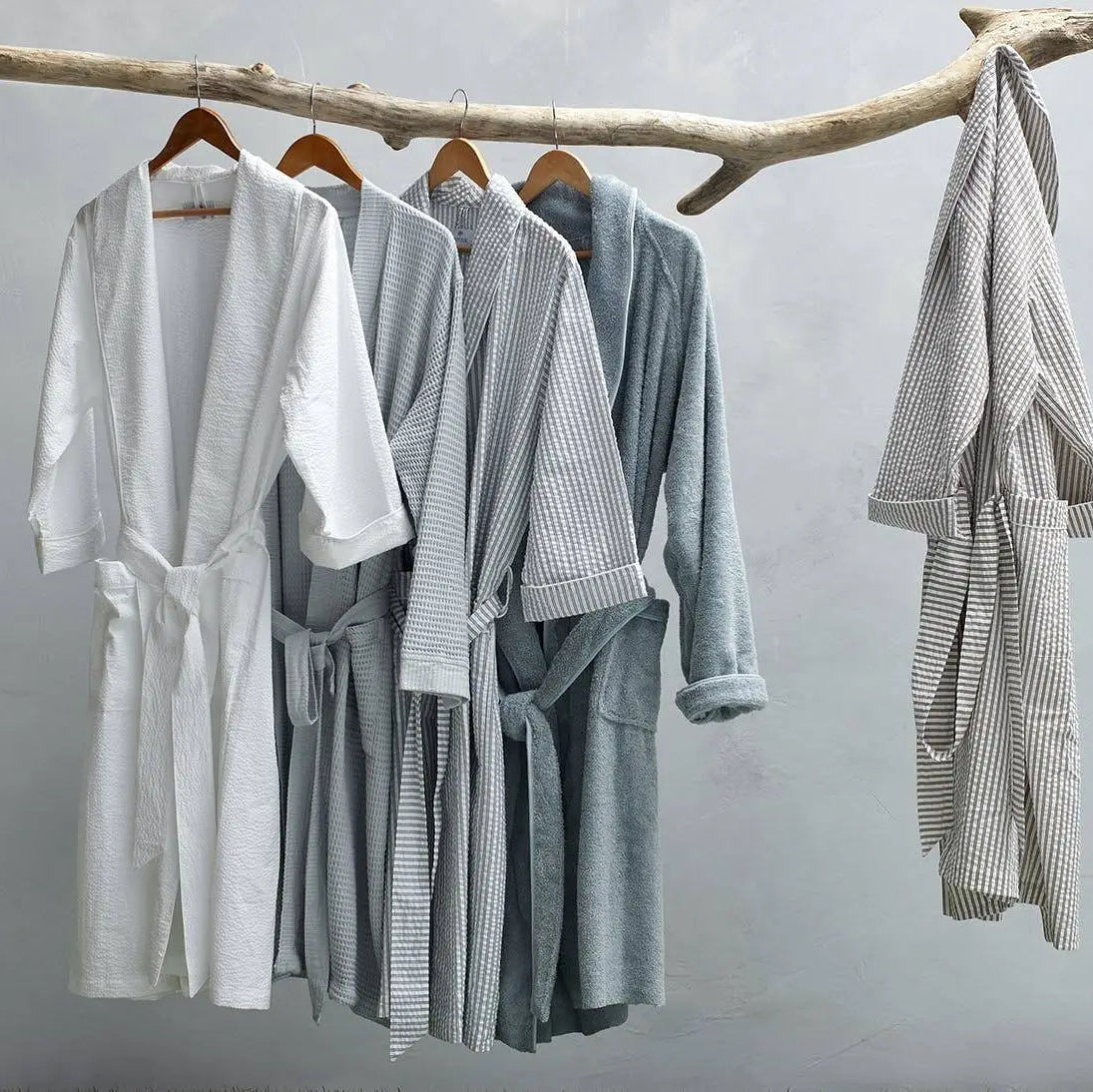 Robe Stripe Seersucker White Medium Clothing Pieces