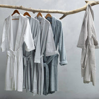 Load image into Gallery viewer, Robe Stripe Seersucker White Medium Clothing Pieces 
