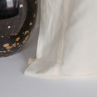 Load image into Gallery viewer, Kassatex Ivory Sind Pillowcase Set
