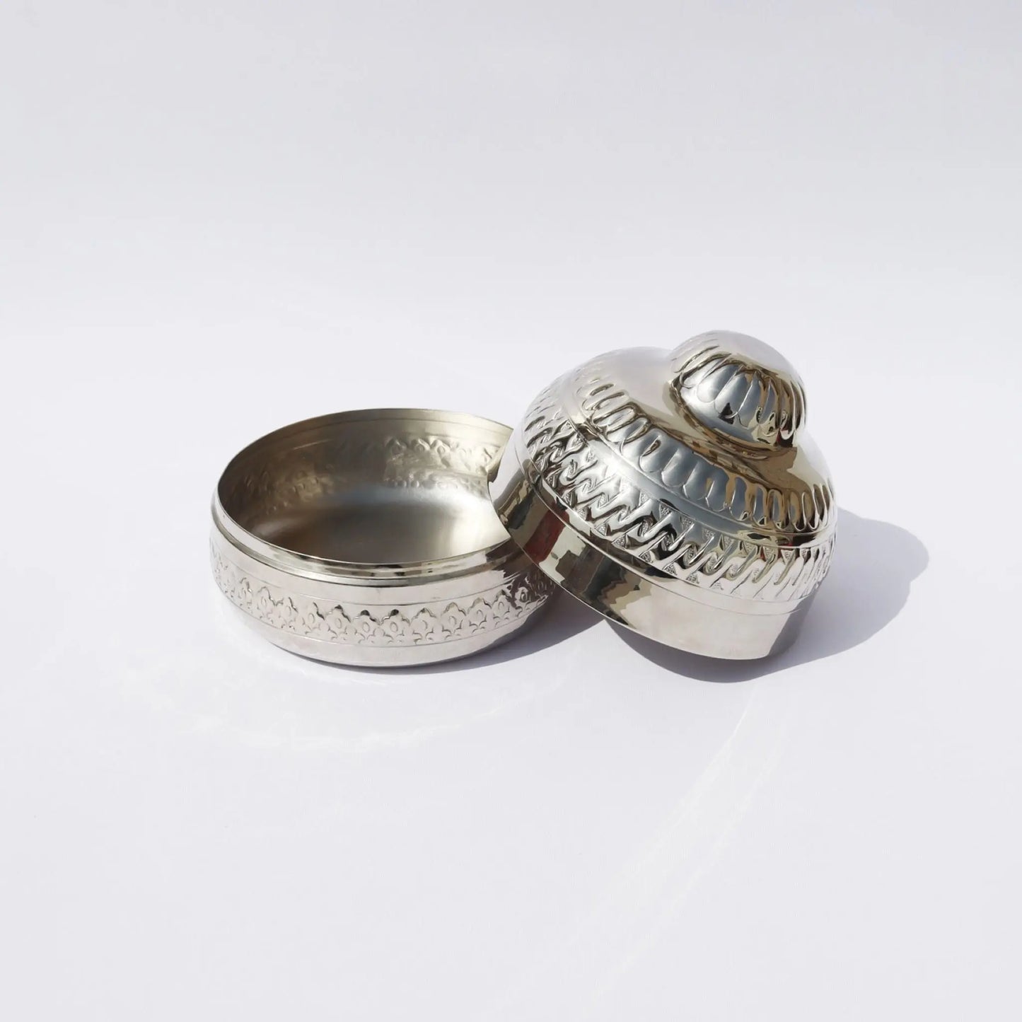 Box Camel Silver Engraved Halla