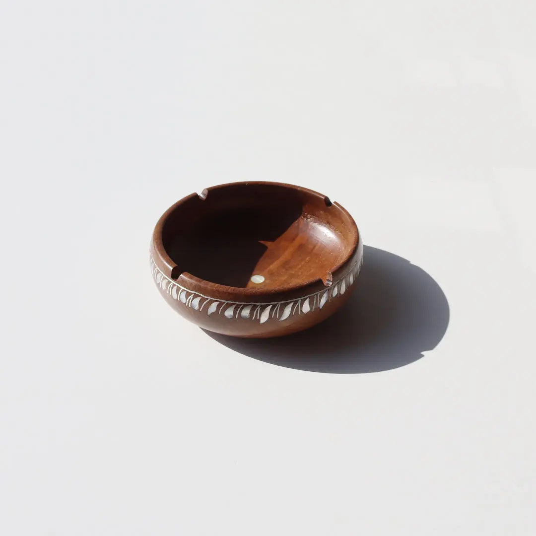 Round Ashtray with Engraved Sadaf Kanzaman