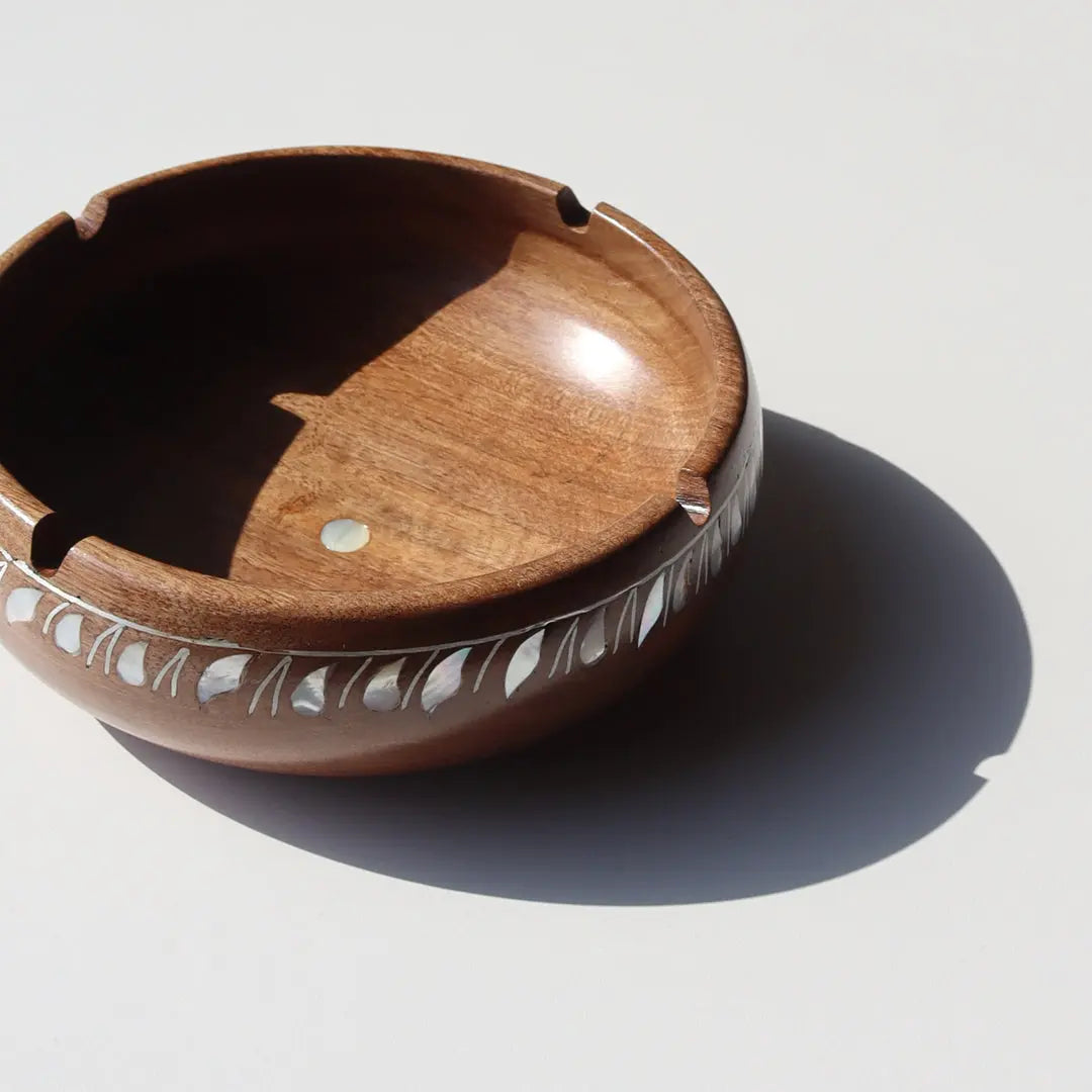 Round Ashtray with Engraved Sadaf Kanzaman