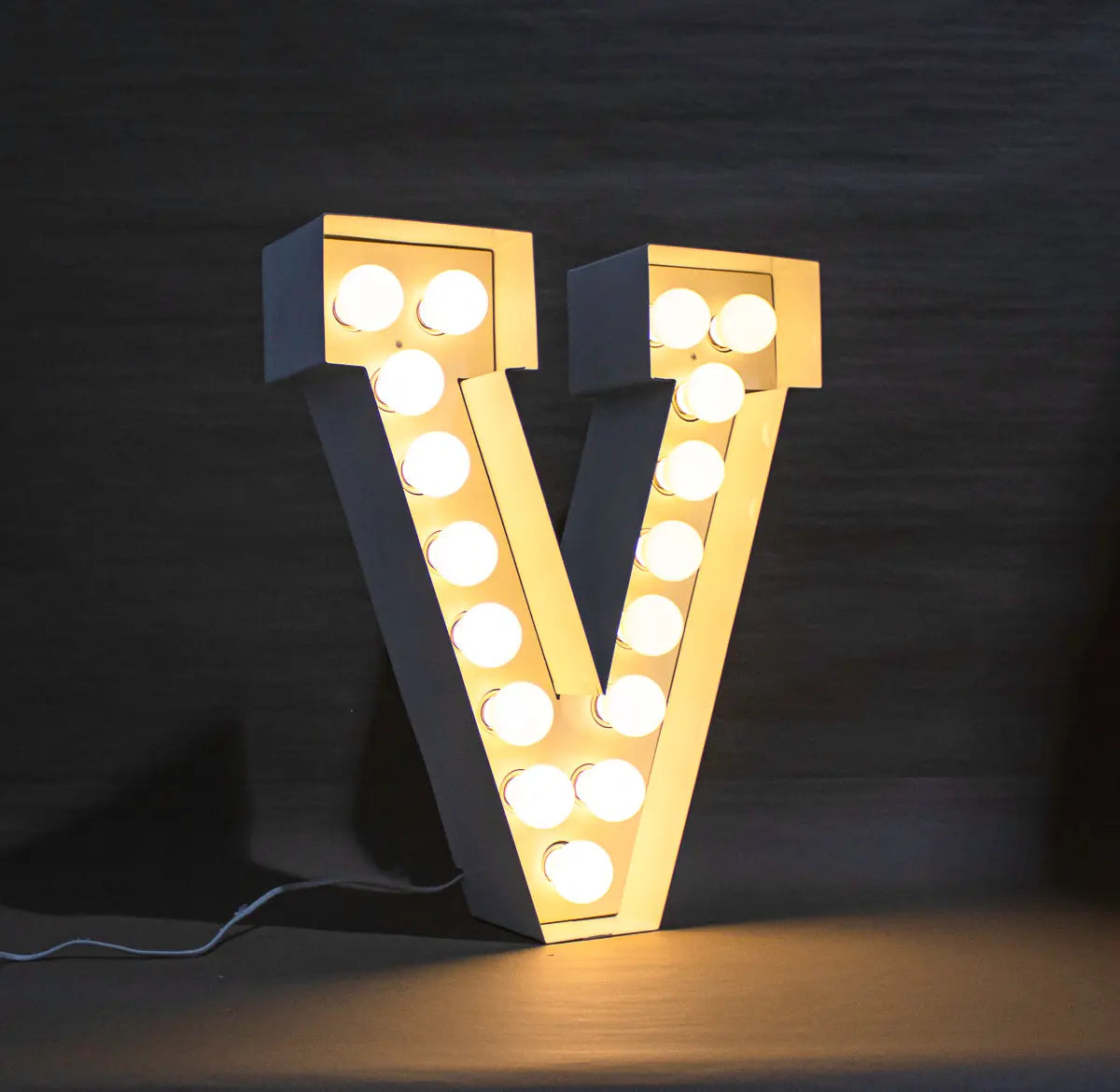 Vegaz Metal Letter V - Pieces SA