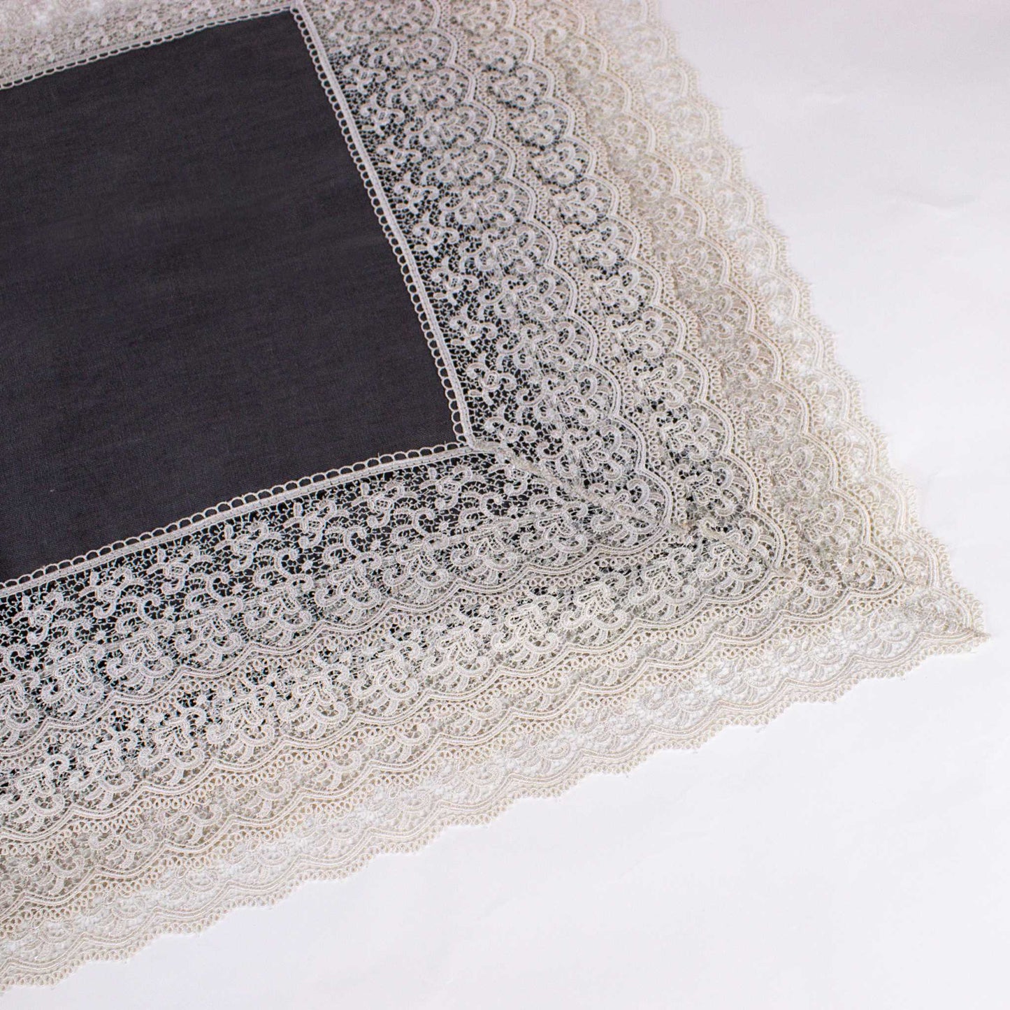 Placemat Linen Gray Lace Set of 4