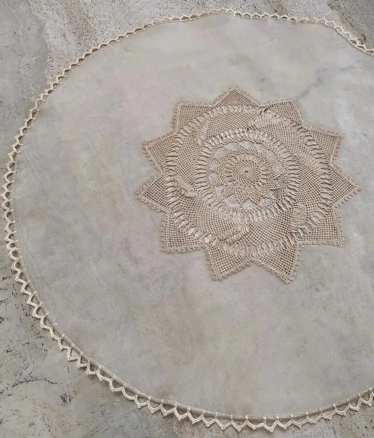 Table Cloth Round with Lace Tableware Pieces 