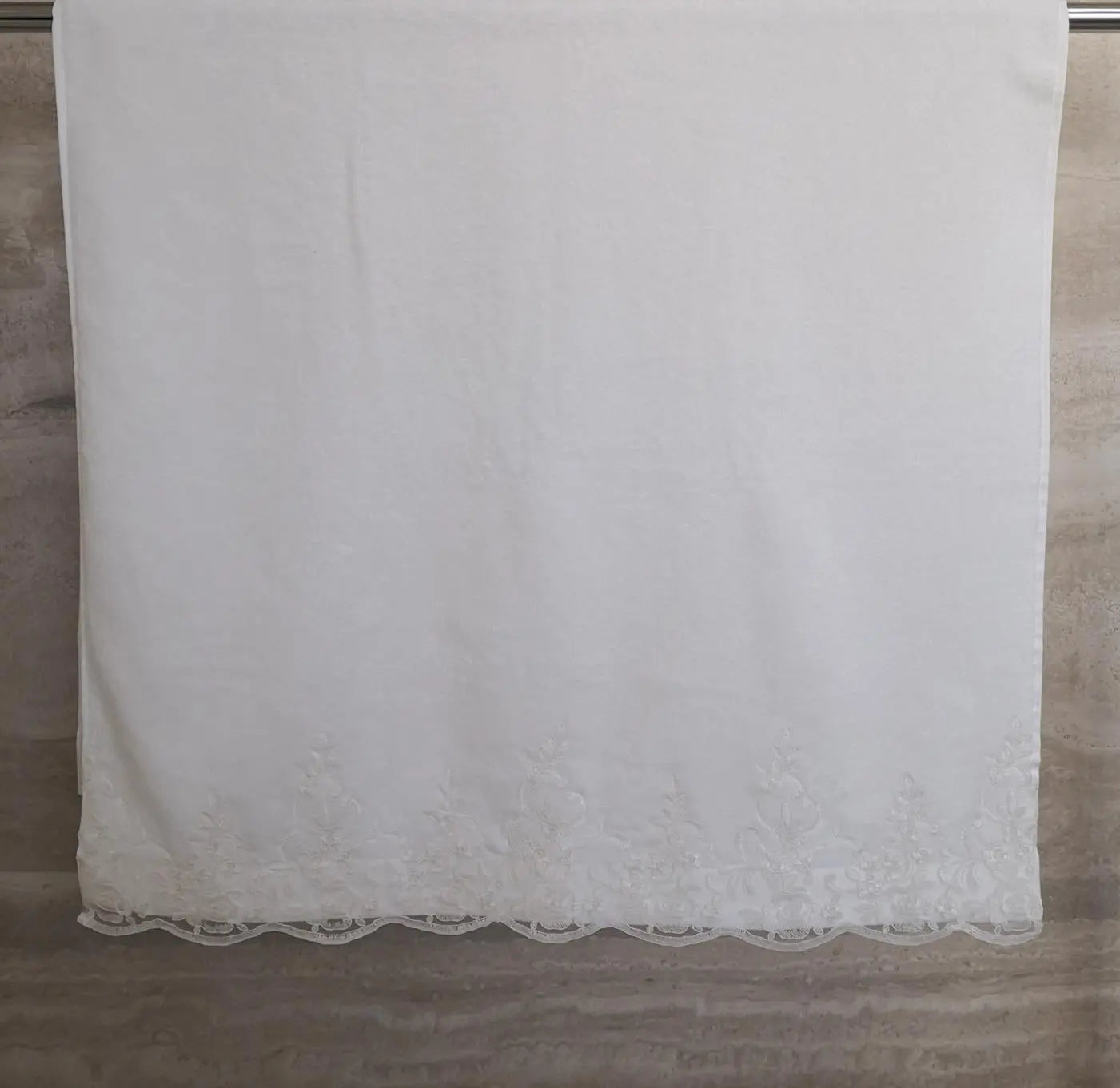 Bath Towel with Ecru Flower Lace Accessories Pieces 