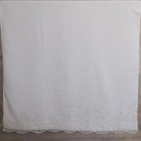 Load image into Gallery viewer, Bath Towel with Ecru Flower Lace Accessories Pieces 
