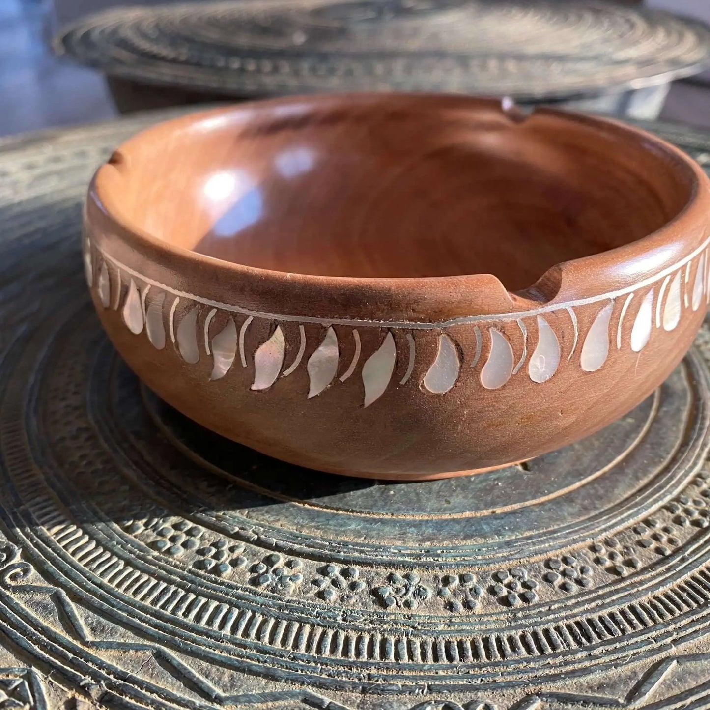 Round Ashtray with Engraved Sadaf - Pieces SA