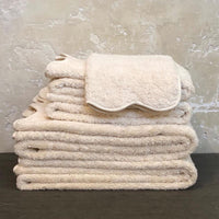 Load image into Gallery viewer, Bath Towel Scallop Cairo Ivory Accessories Pieces 
