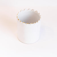 Load image into Gallery viewer, Medium Right Vase Pot Tazza White Gold Ceramic
