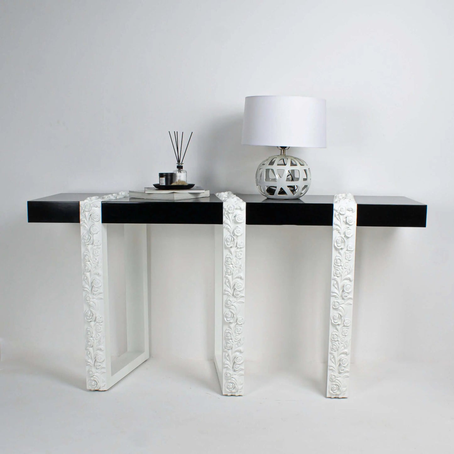 Figen Console White & Black - Pieces SA