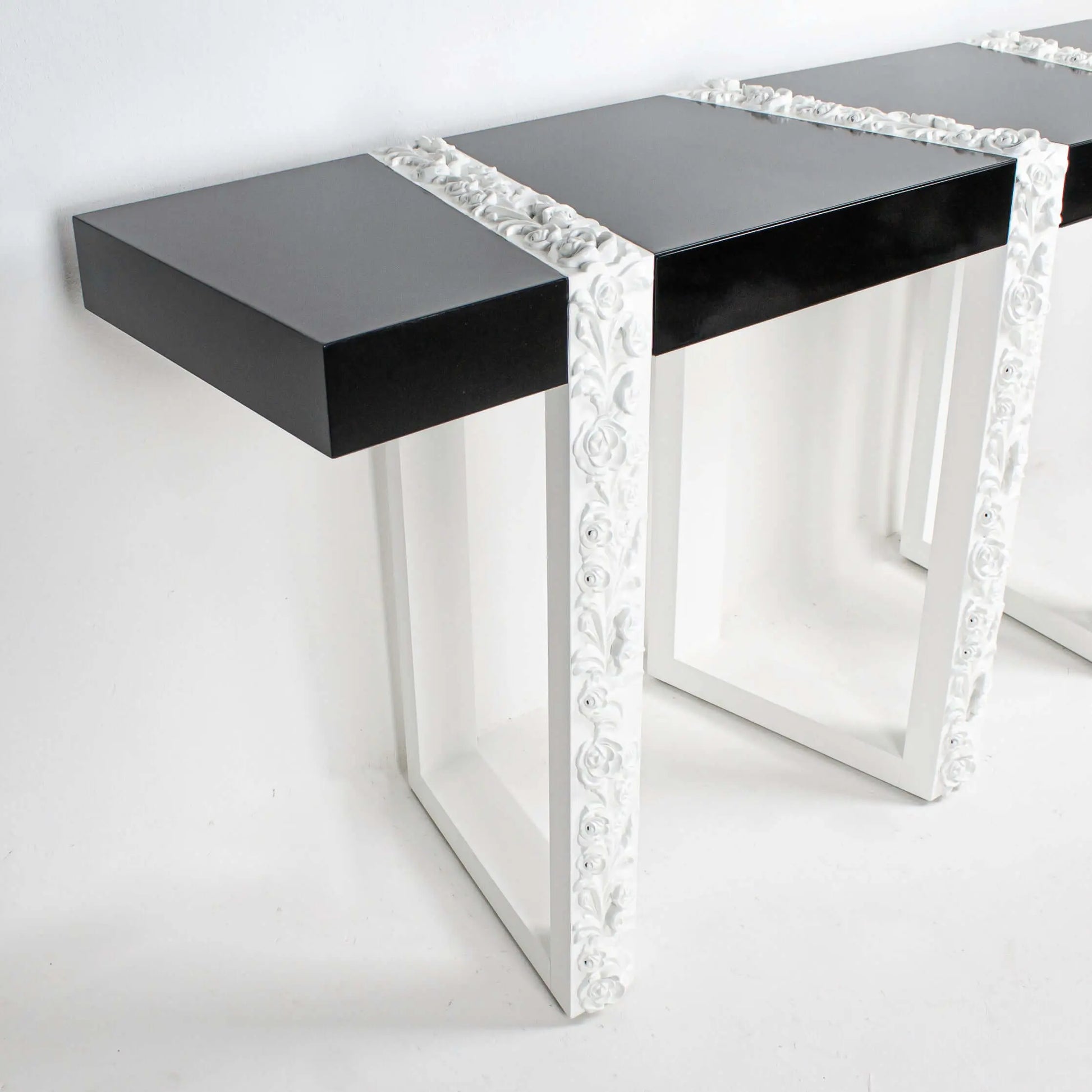 Figen Console White & Black - Pieces SA