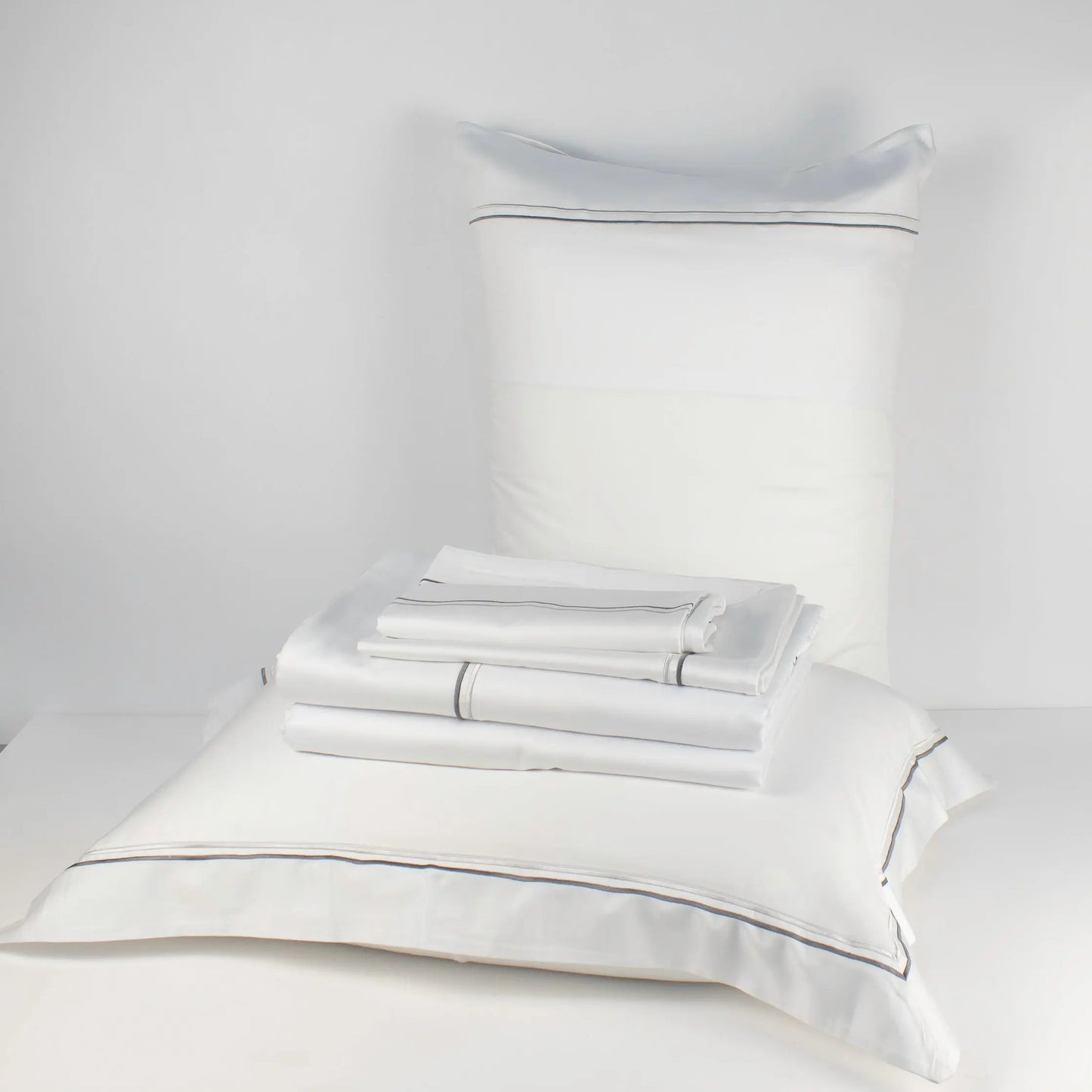 Bed Set White with Line Design - Pieces SA