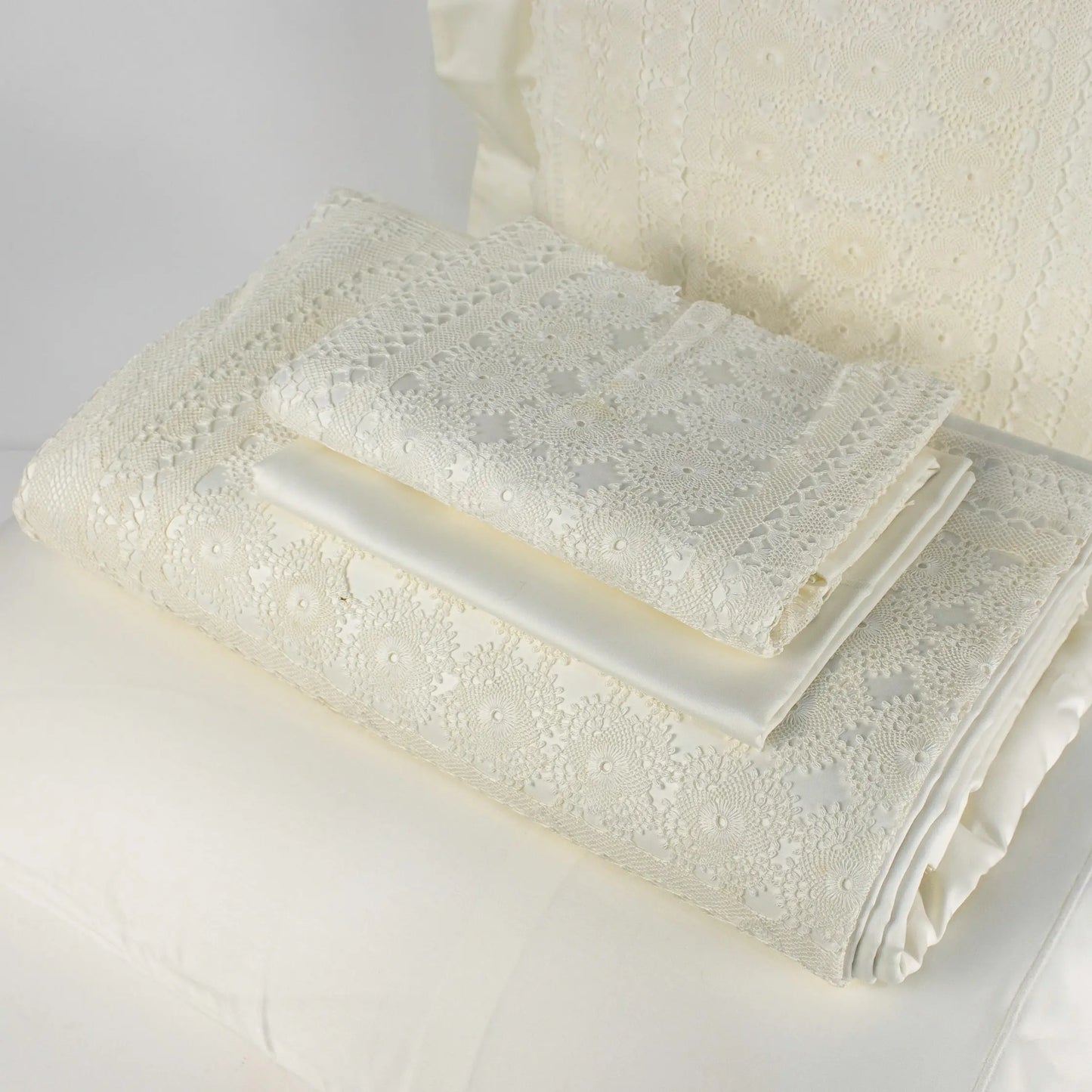 Bed Set Cream With Cream Lace - Pieces SA