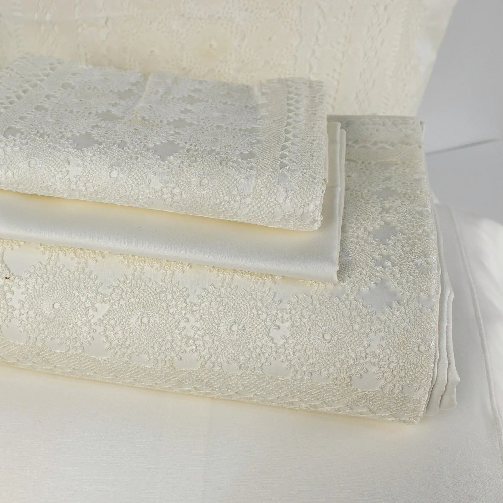 Bed Set Cream With Cream Lace - Pieces SA