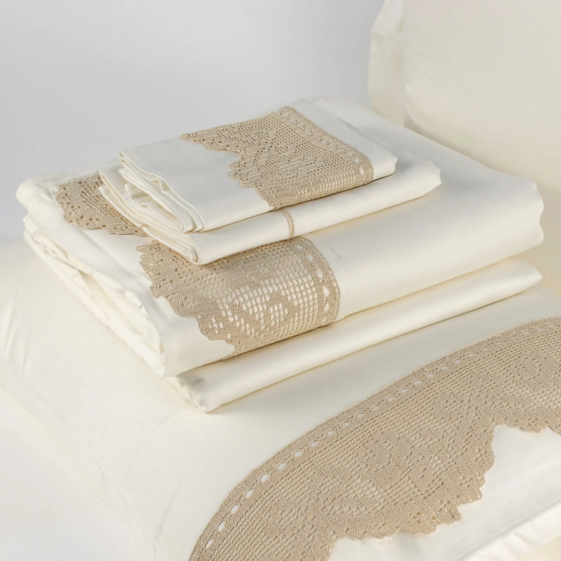 Bed Set Cream With Brown Lace - Pieces SA