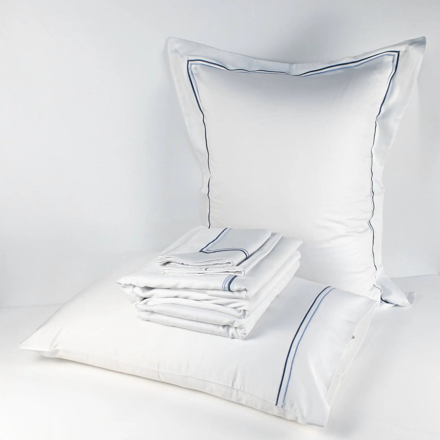 Bed Set White With Dark&Light Blue Lines - Pieces SA