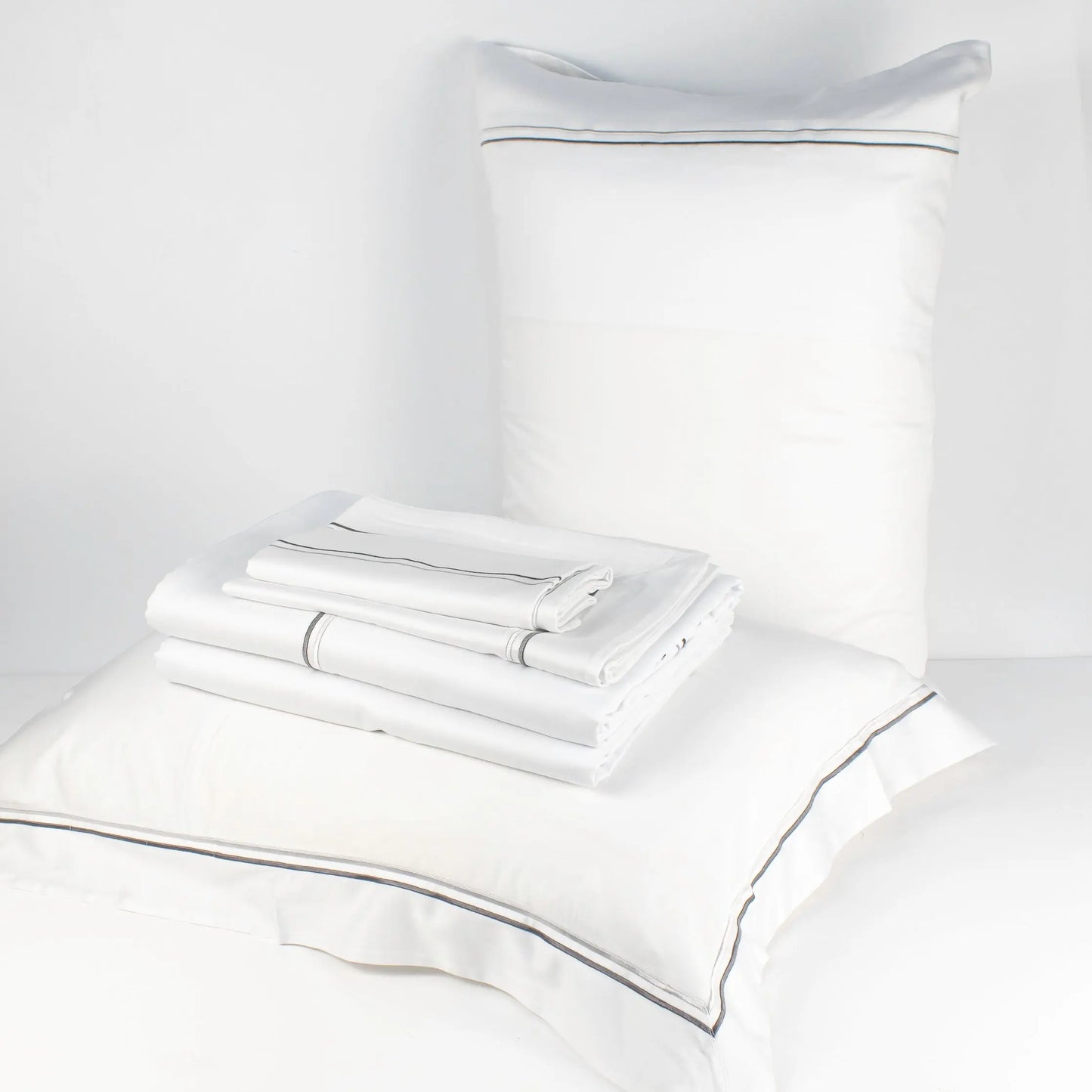 Bed Set White with Line Design - Pieces SA