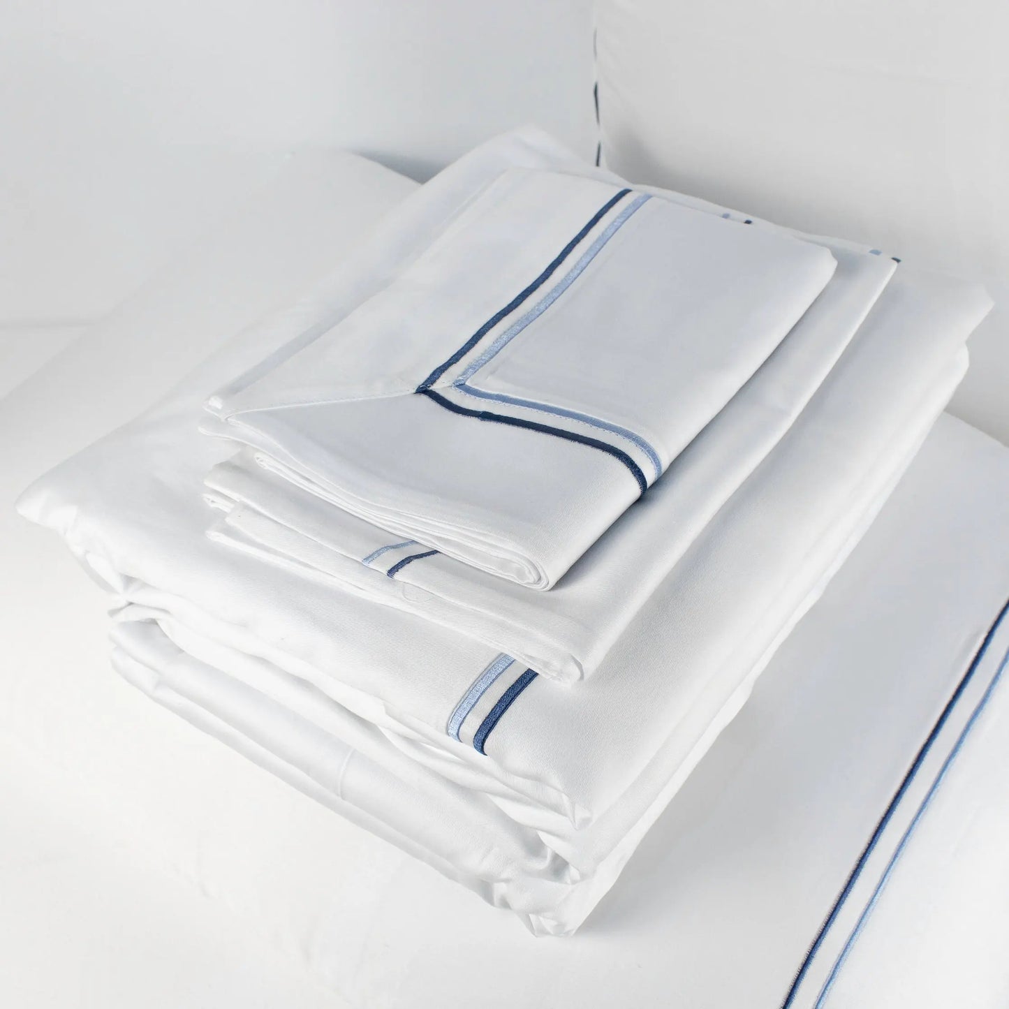 Bed Set White With Dark&Light Blue Lines - Pieces SA