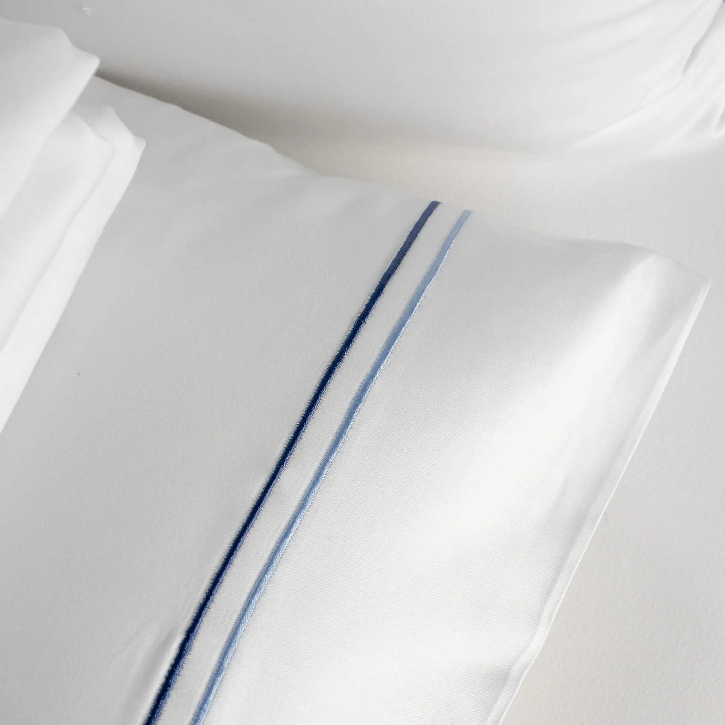 Bed Set White With Dark&Light Blue Lines - Pieces SA