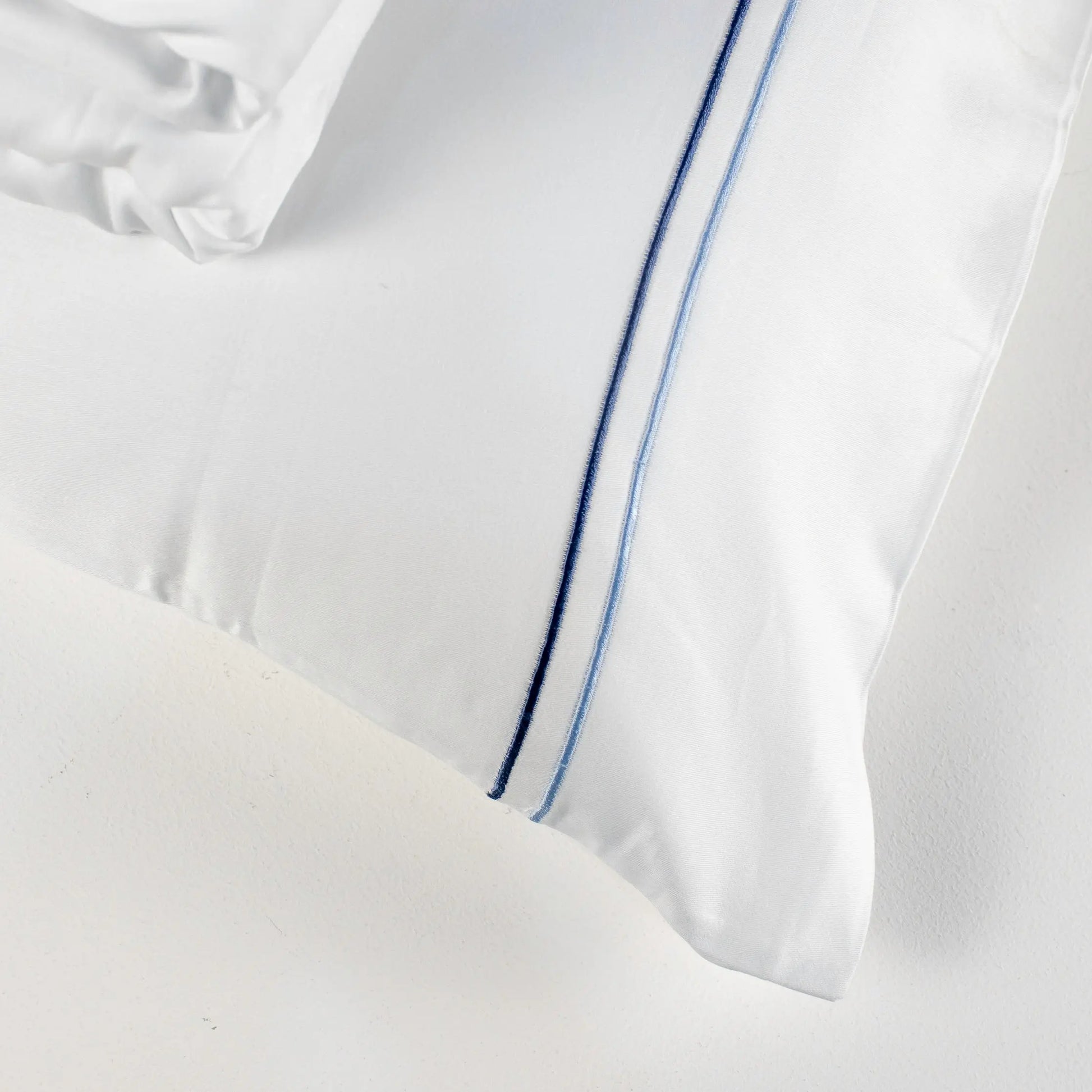 Bed Set White With Dark&Light Blue Lines - Pieces SA