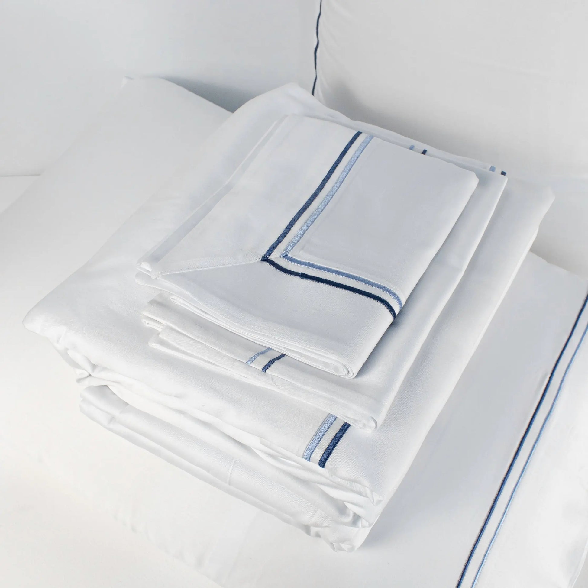 Bed Set White With Dark&Light Blue Lines - Pieces SA