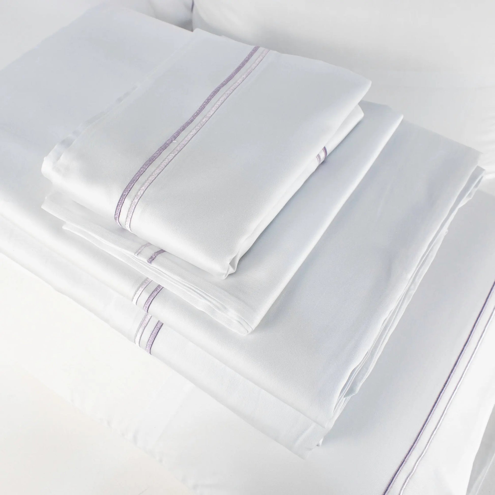 Bed Set White With Dark & Light Purple lines - Pieces SA