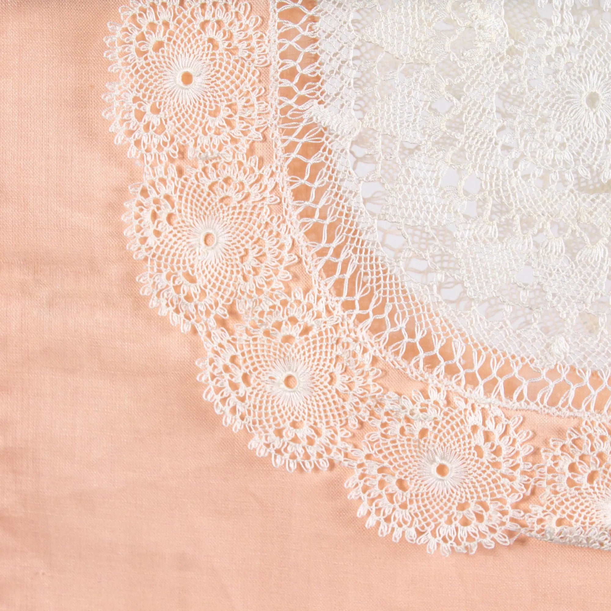 Runner Pink/White Crochet - Pieces SA