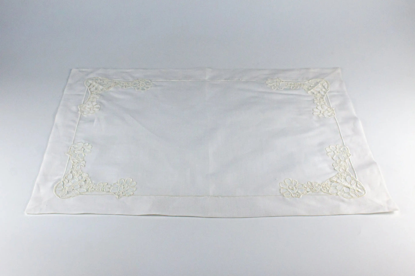 Damasque White Table Mat - Pieces SA