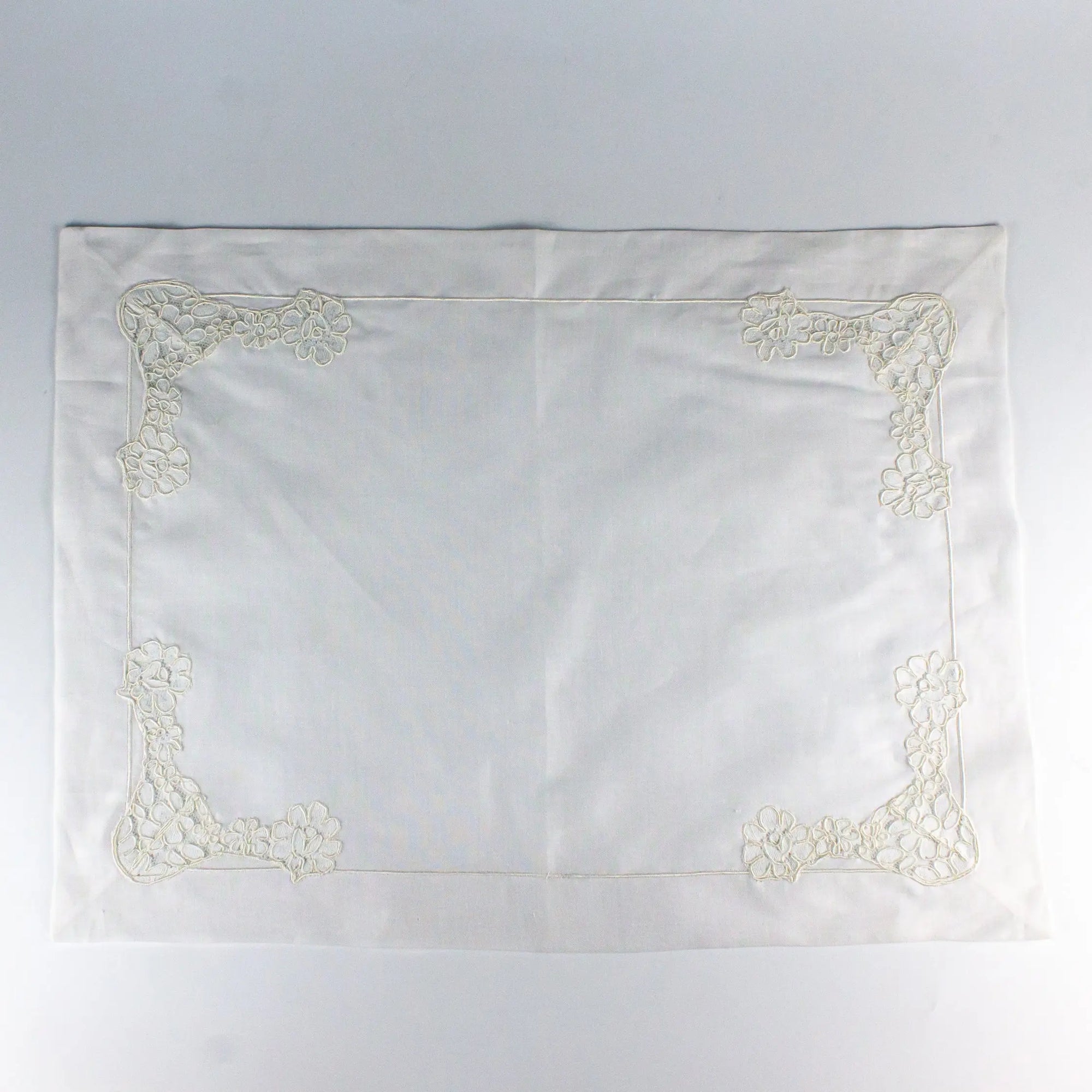 Damasque White Table Mat - Pieces SA