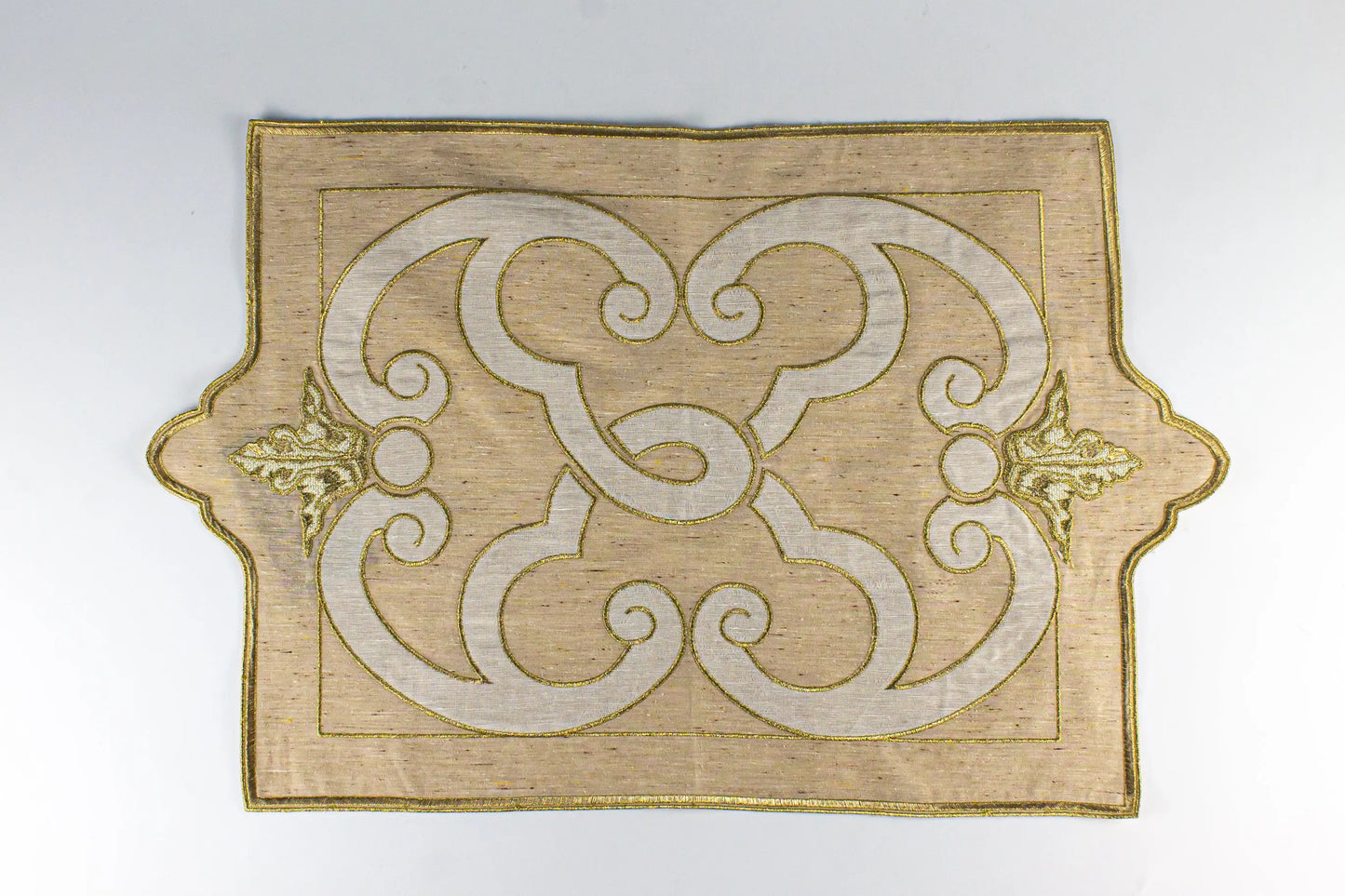 Damasque Beige Gold Linen Mat - Pieces SA