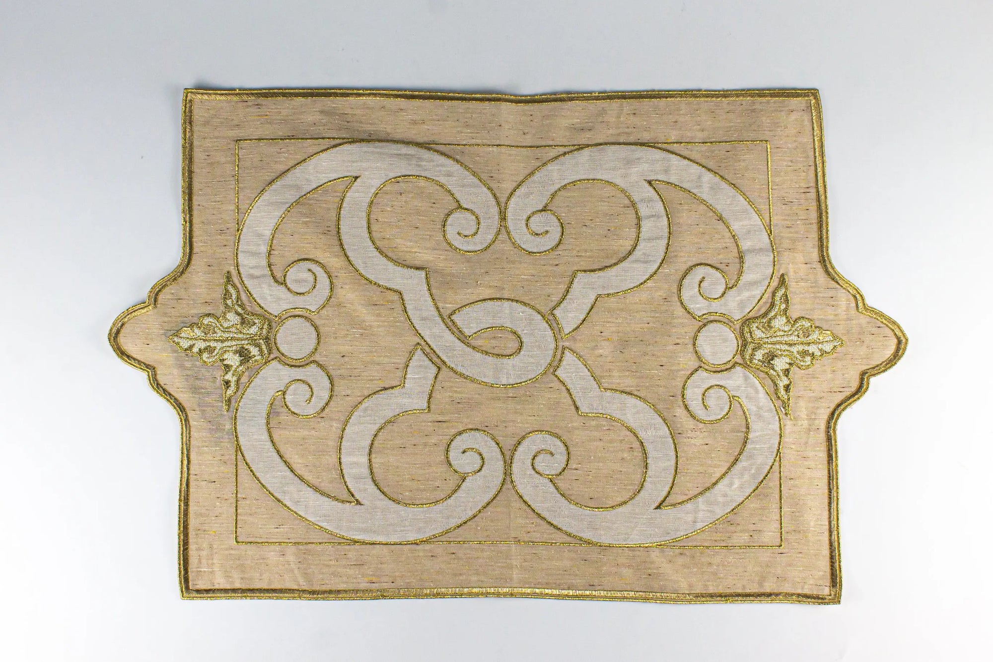 Damasque Beige Gold Linen Mat - Pieces SA