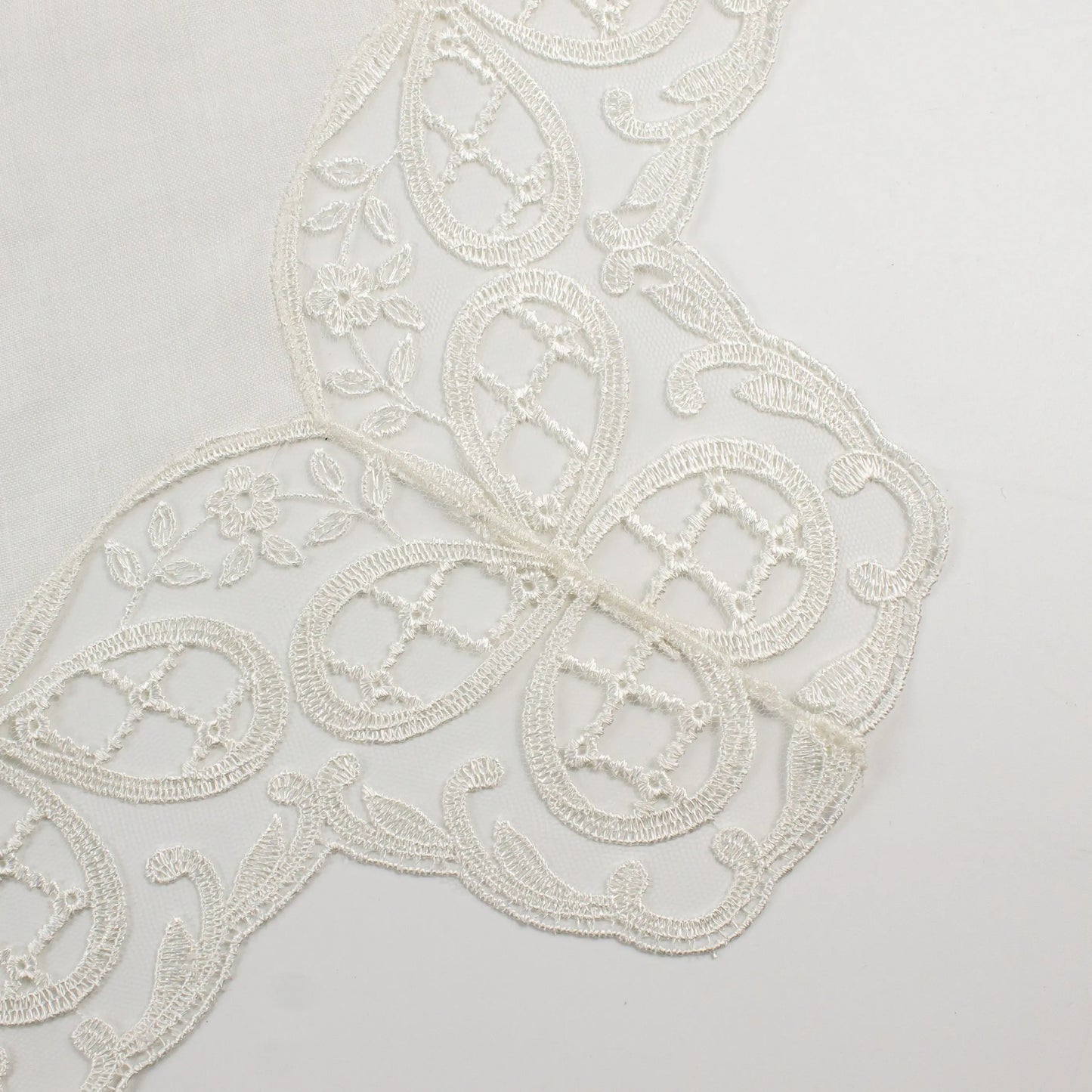 Table Mat off White Linen with Lace - Pieces SA