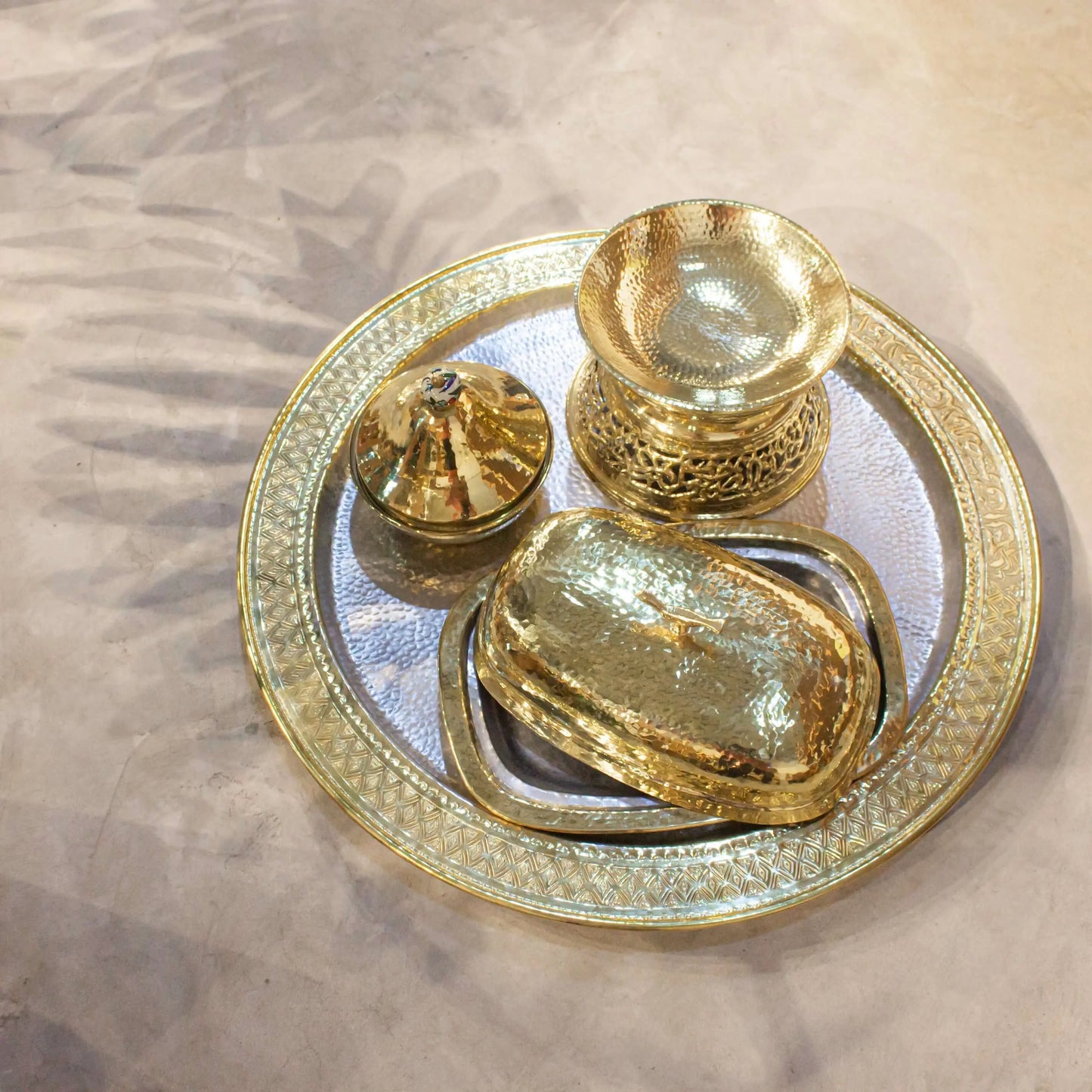 Plate With Cover Handle Bird Shape Gold - Pieces SA