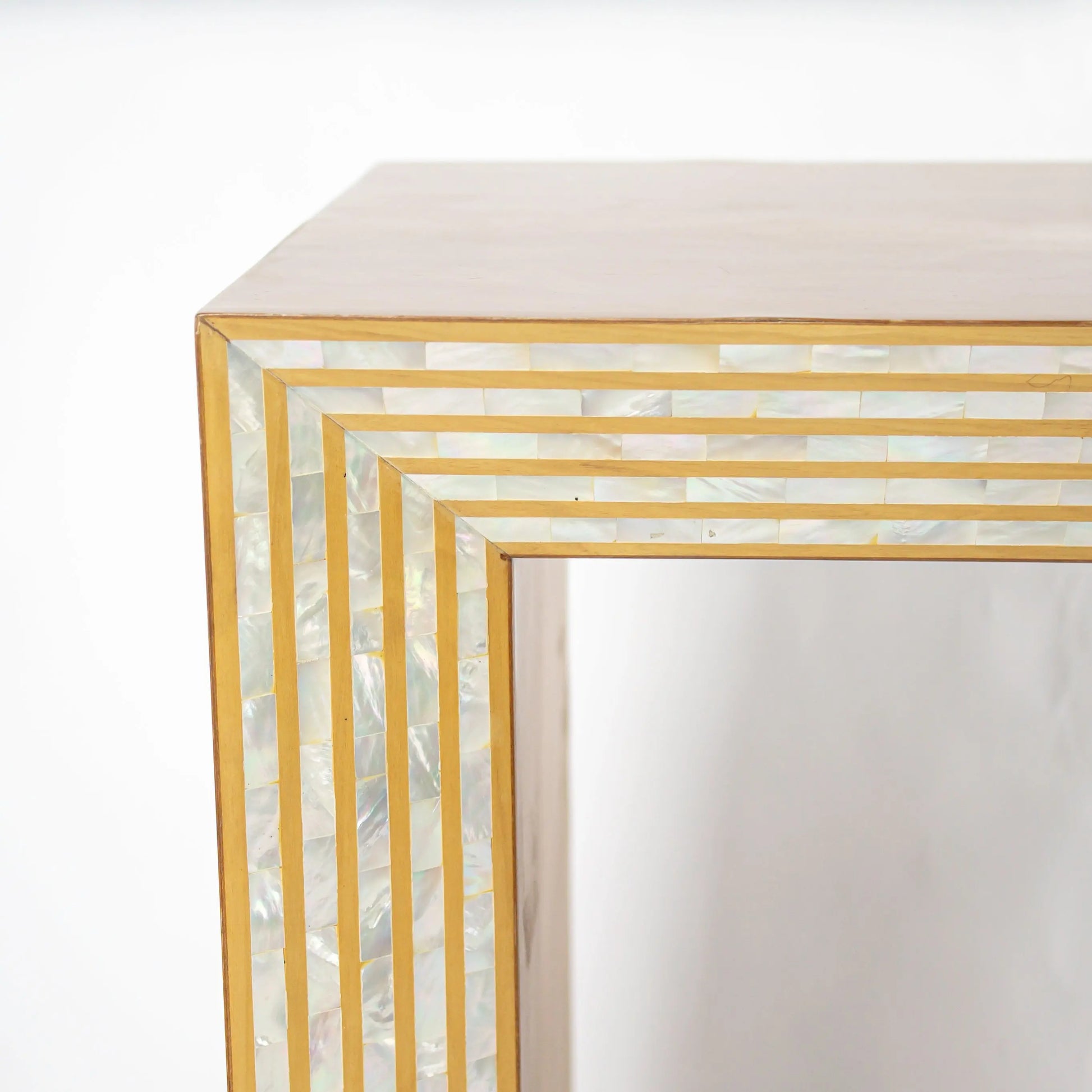 Striped Console MOP KHAN ELKHANOM