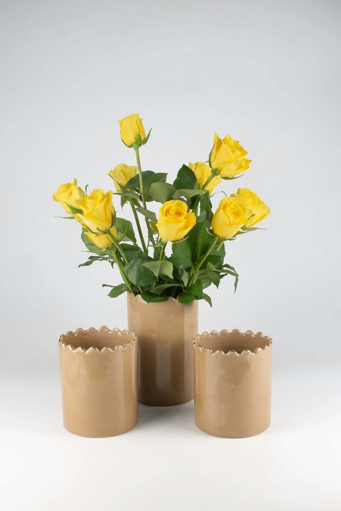 Medium Right Vase Pot Tazza Sand Gold Ceramic - Pieces SA