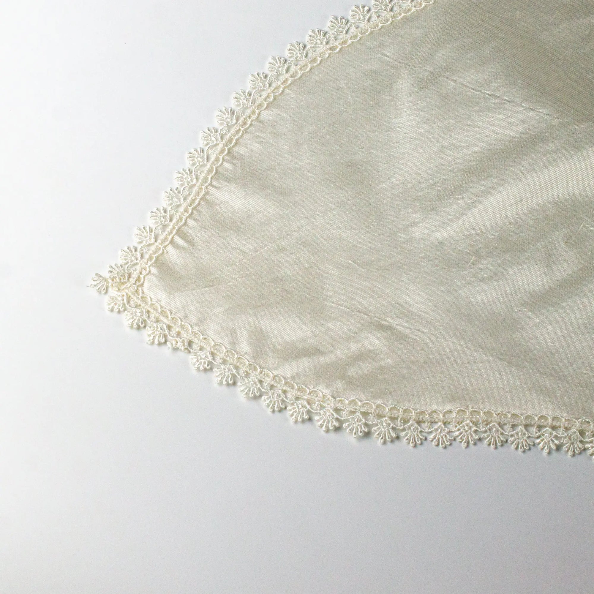 Shantung Bread Linen White with Lace - Pieces SA