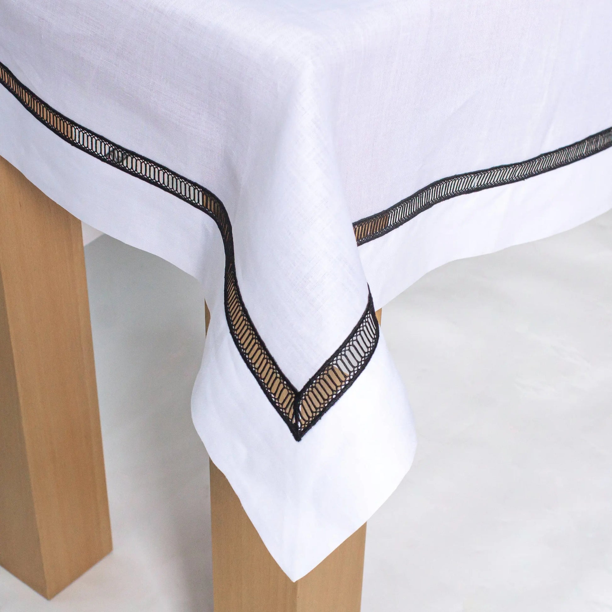 Table Cloth Linen White with Black Lace - Pieces SA