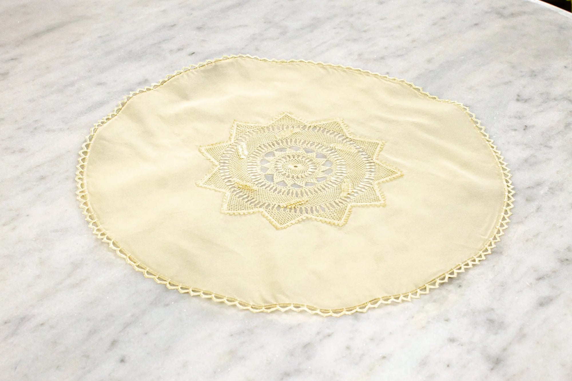 Table Cloth Round with Lace - Pieces SA