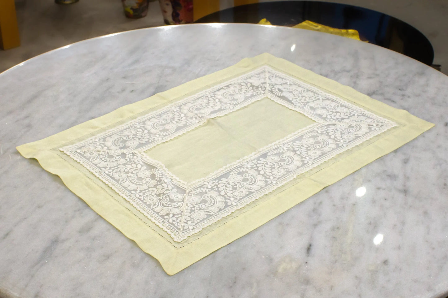 Damasque Beige White Table Mat - Pieces SA