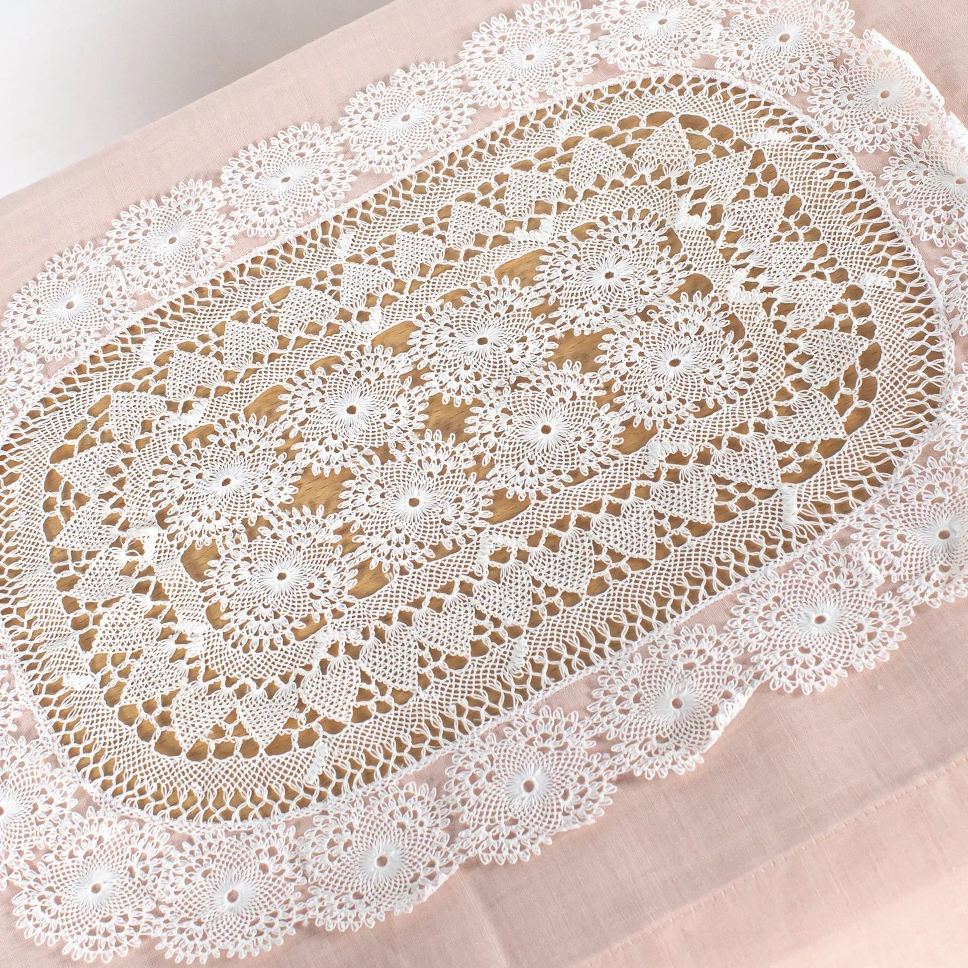 Runner Pink/White Crochet - Pieces SA