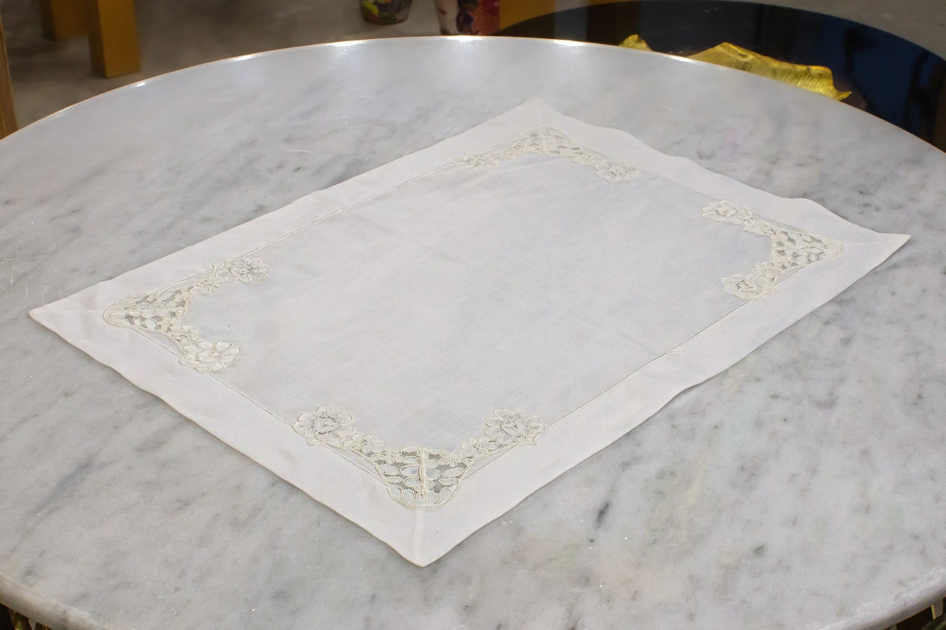 Damasque White Table Mat - Pieces SA