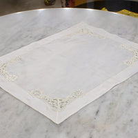 Load image into Gallery viewer, Damasque White Table Mat
