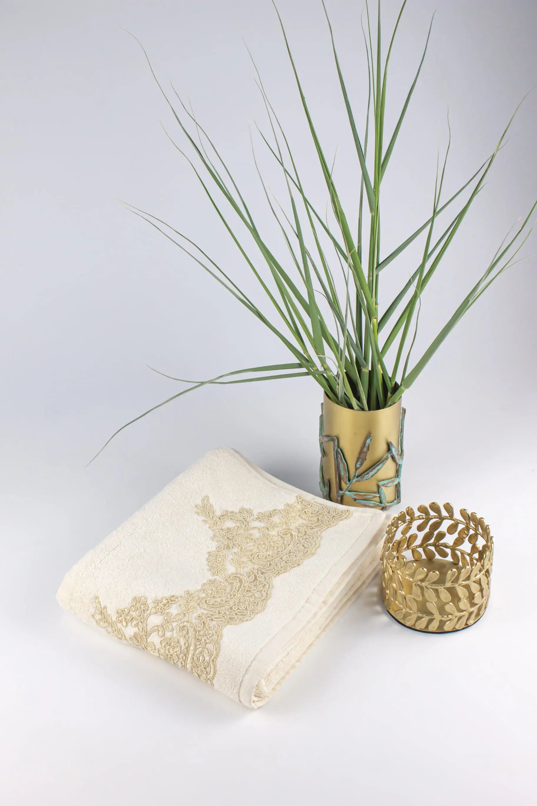 Hand Towel Cream with Gold Lace - Pieces SA