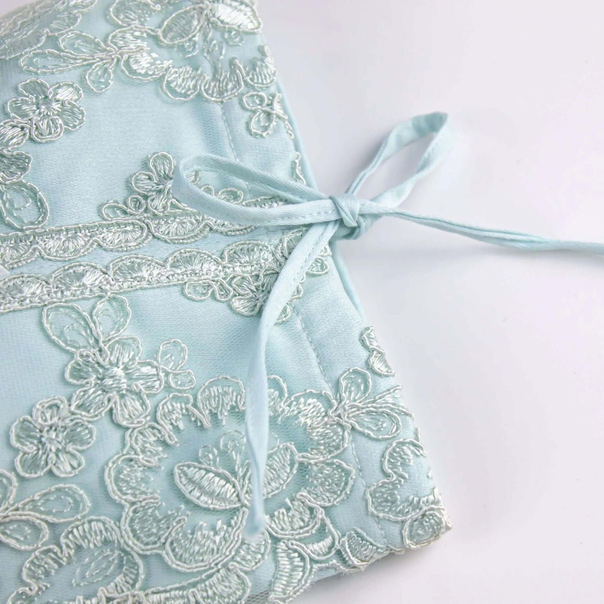 Soft Tissue Cover Turquoise with Silver Lace - Pieces SA