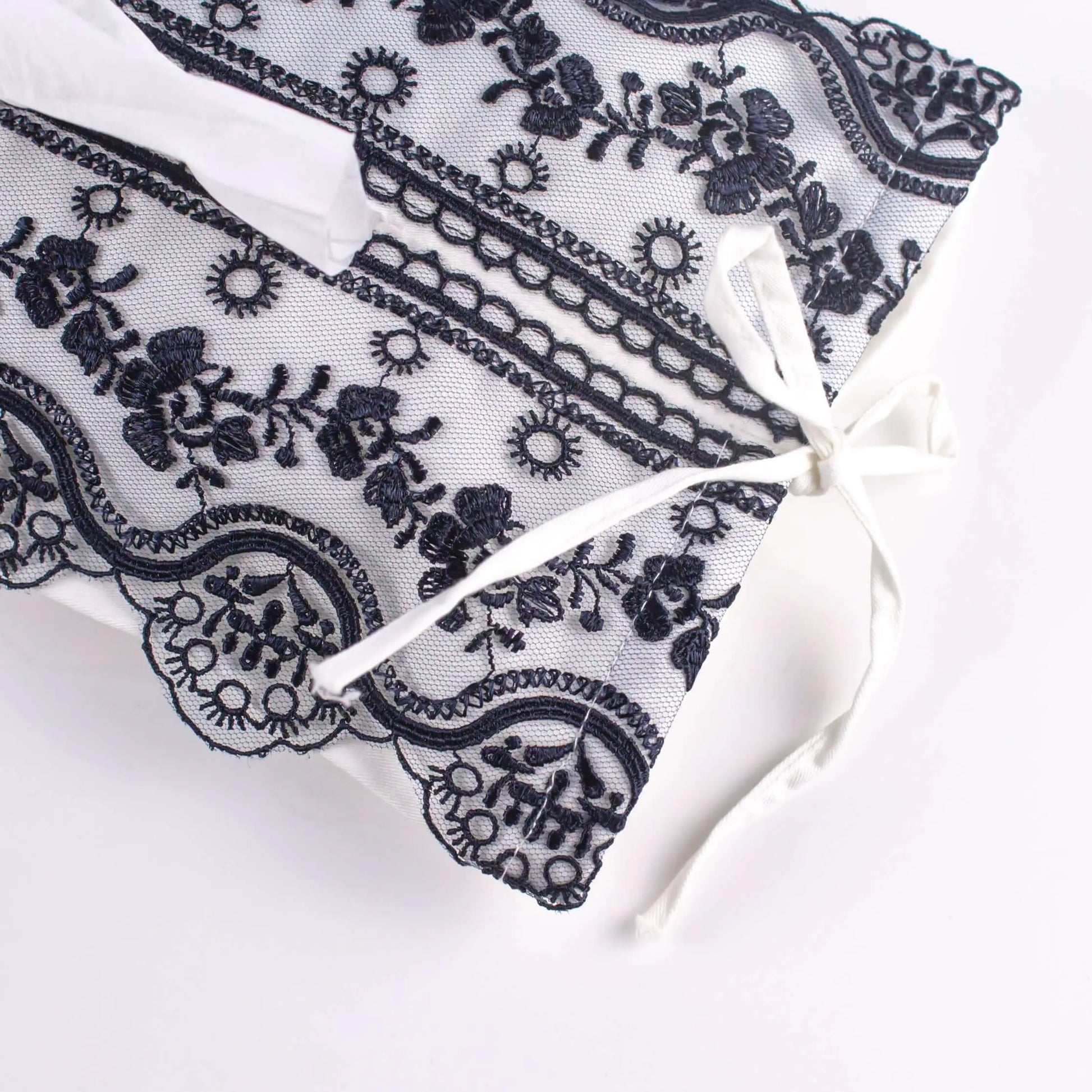 Soft Tissue Cover White with Black Lace - Pieces SA