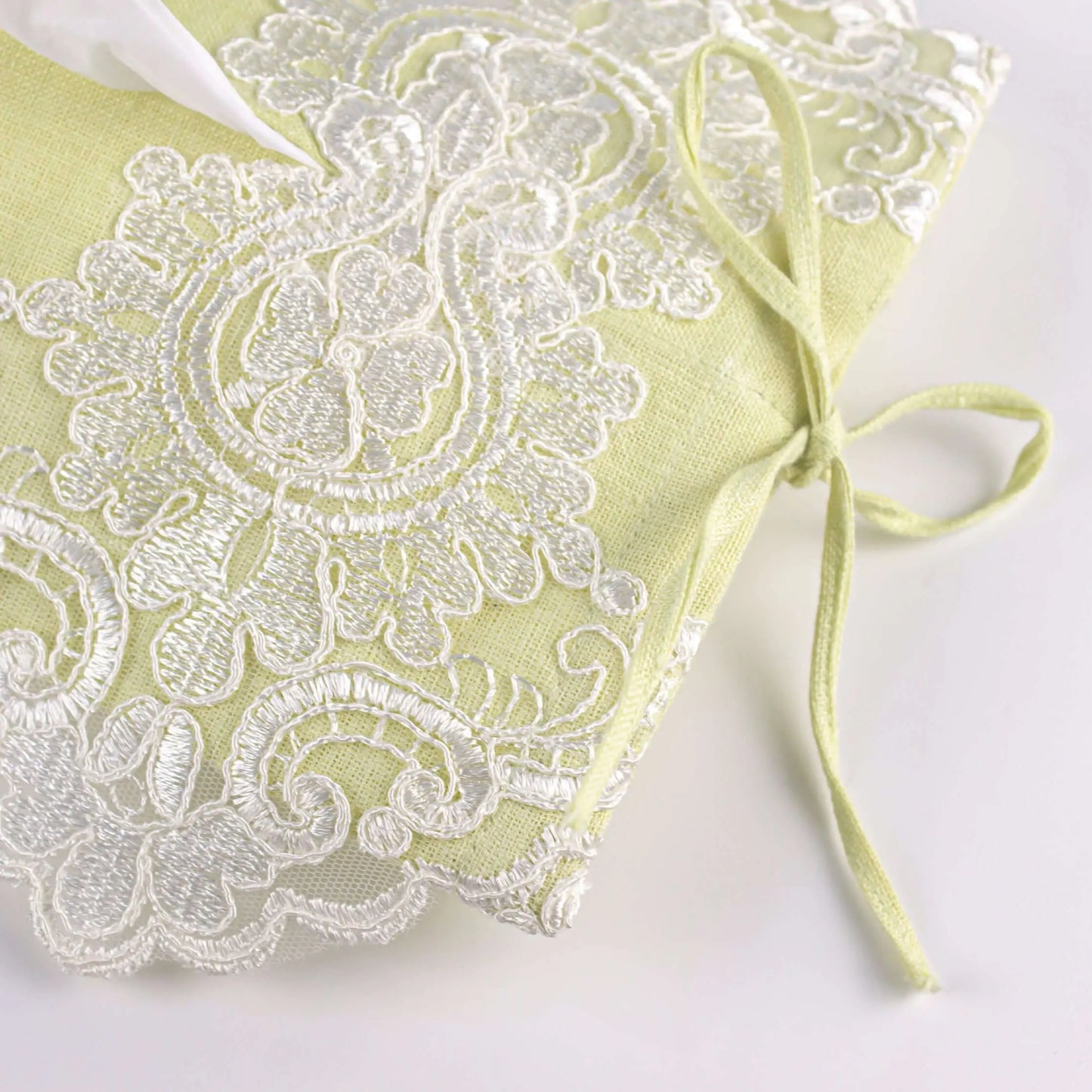 Soft Tissue Cover Yellow with White Silver Lace - Pieces SA